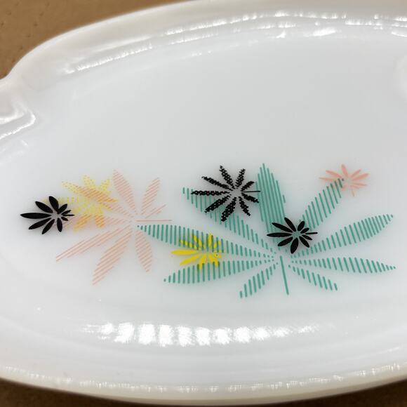 Vtg Federal Milk Glass Atomic Flower Patio Snack Set Plates Tea Cups 8pc MCM 50s - Picture 6 of 13